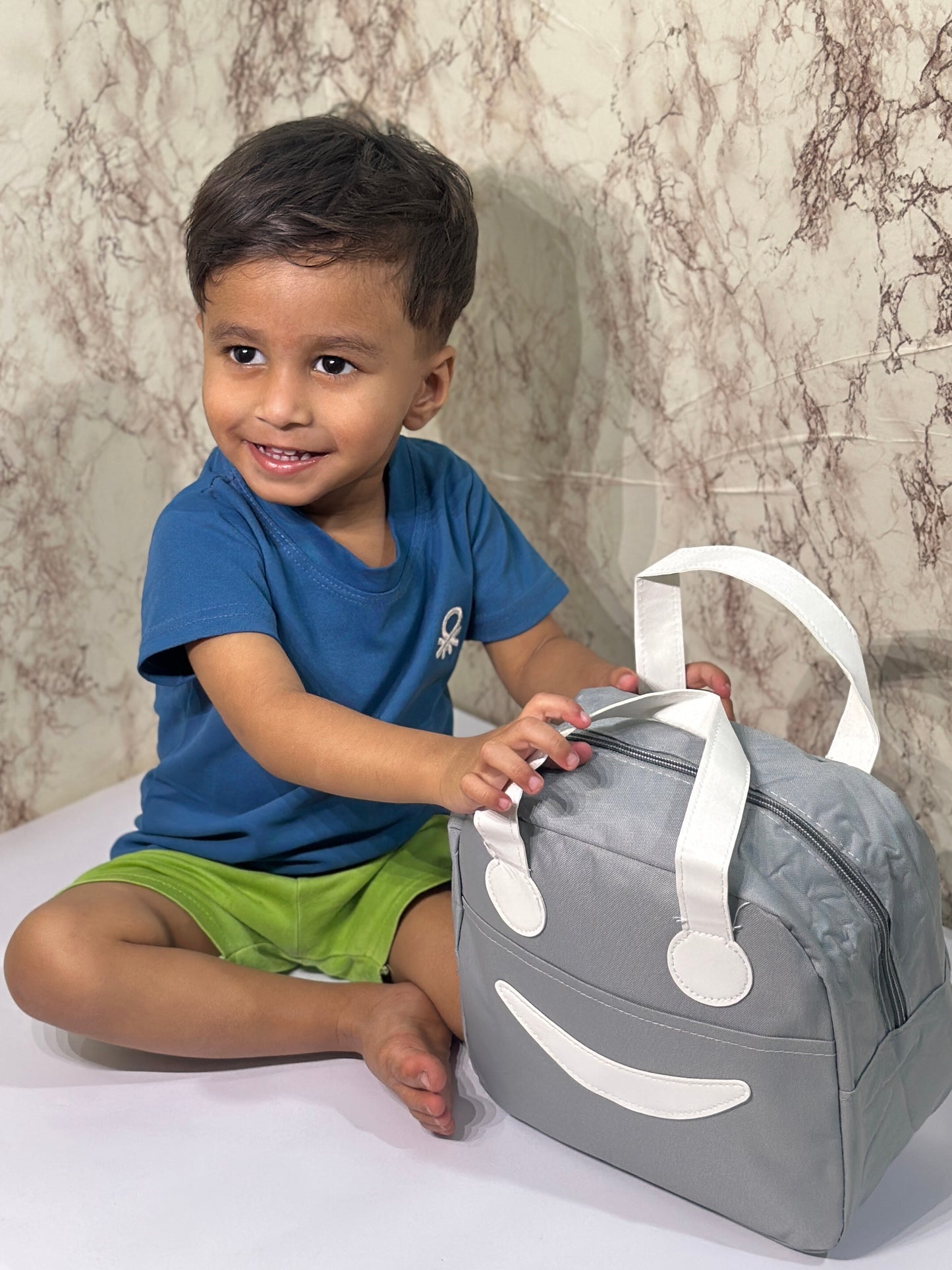 SMILEY LOUNCH BAG